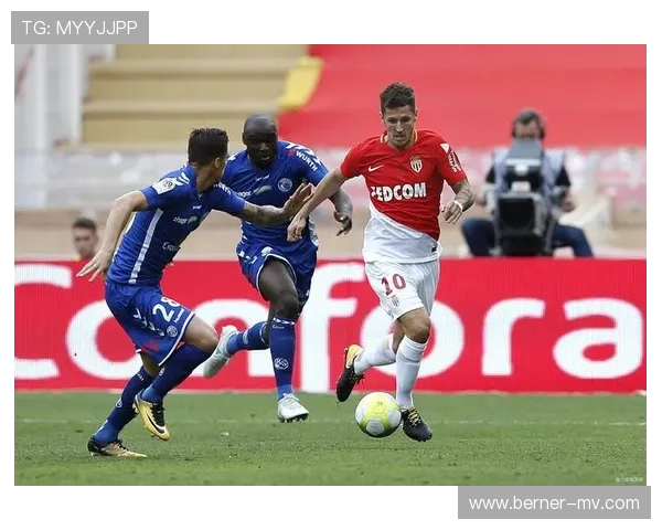 斯豪滕领衔荷兰球队创造46年奇迹欧战单场豪取六球展现进攻盛宴 斯豪滕领衔荷兰球队创造46年奇迹欧战单场豪取六球展现进攻盛宴