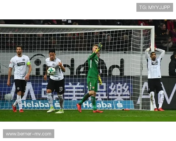 法兰克福总监表示冬窗期间将与格策谈续约事宜他对球队至关重要 法兰克福总监表示冬窗期间将与格策谈续约事宜他对球队至关重要